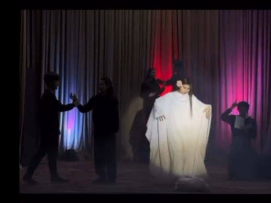 Bir sahna ming hikoya nomli kontsert dasturi